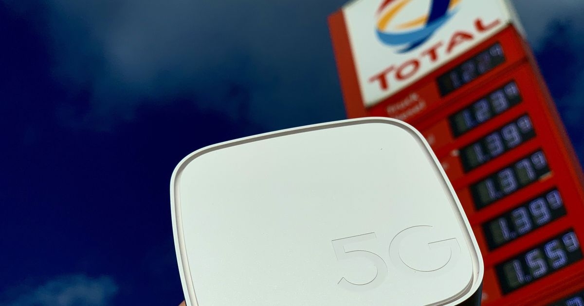 Die Tankstelle der Zukunft ist dank 5G vollvernetzt und digitalisiert GigaCube 5G vor einer TOTAL-Tankstelle